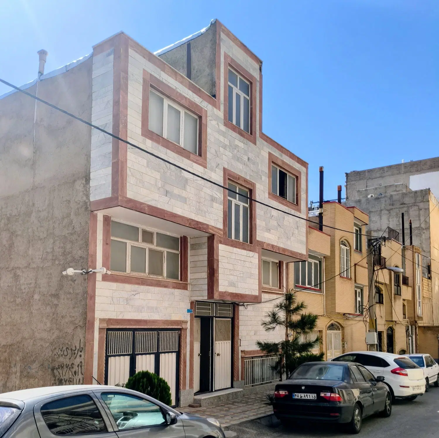 فروش ساختمان ویلایی سه طبقه مستقل