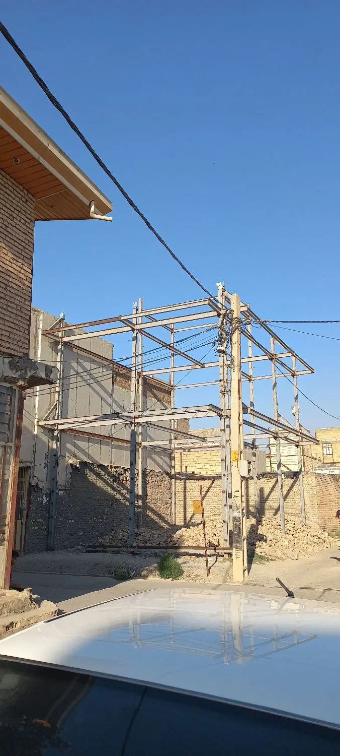 متراژ کل زمین ۸۰متره اسکلت فلزی