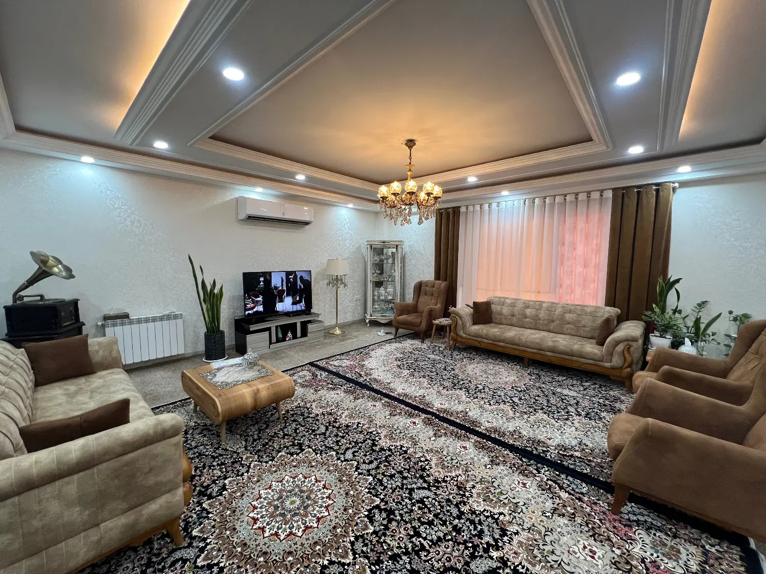 واحد ۱۴۰ متری ملاصدرا(بصورت تک واحدی)