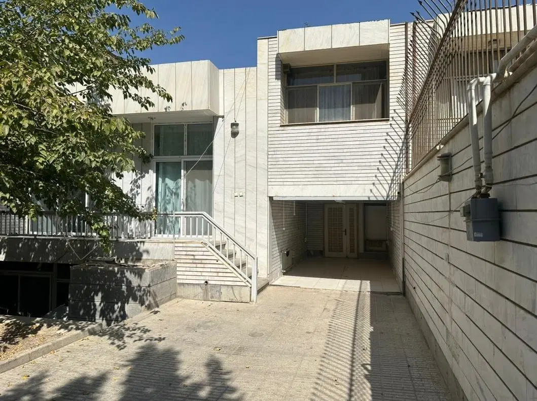 ۳خواب حیاط داربا پارکینگ مسقف