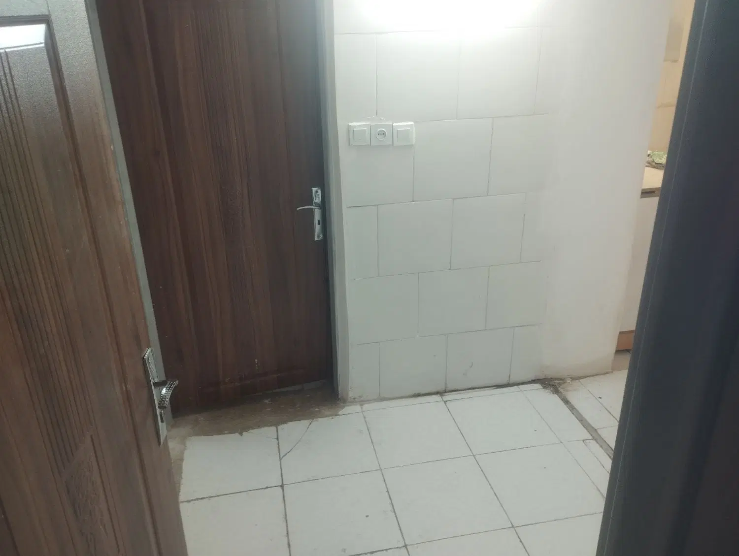 واحد زیر همکف اول جهان آرا ، نبش نامجو