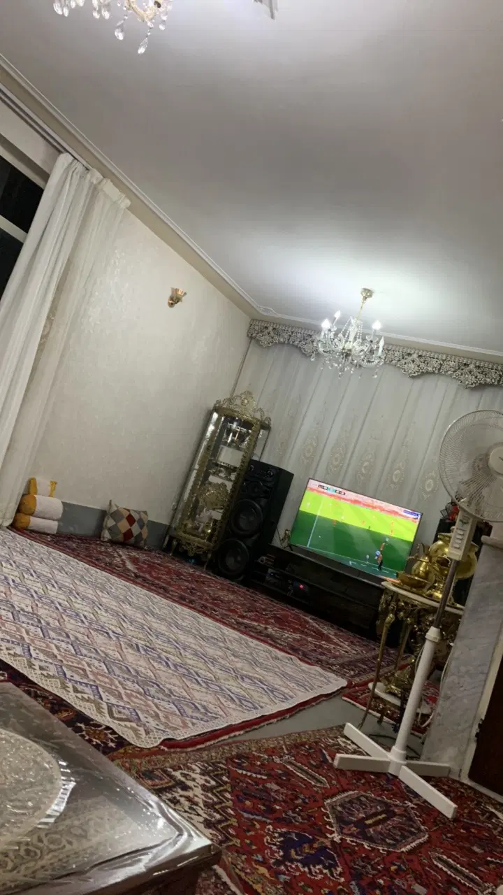 خانه حیاطدار ۳طبقه با یک باب مغازه