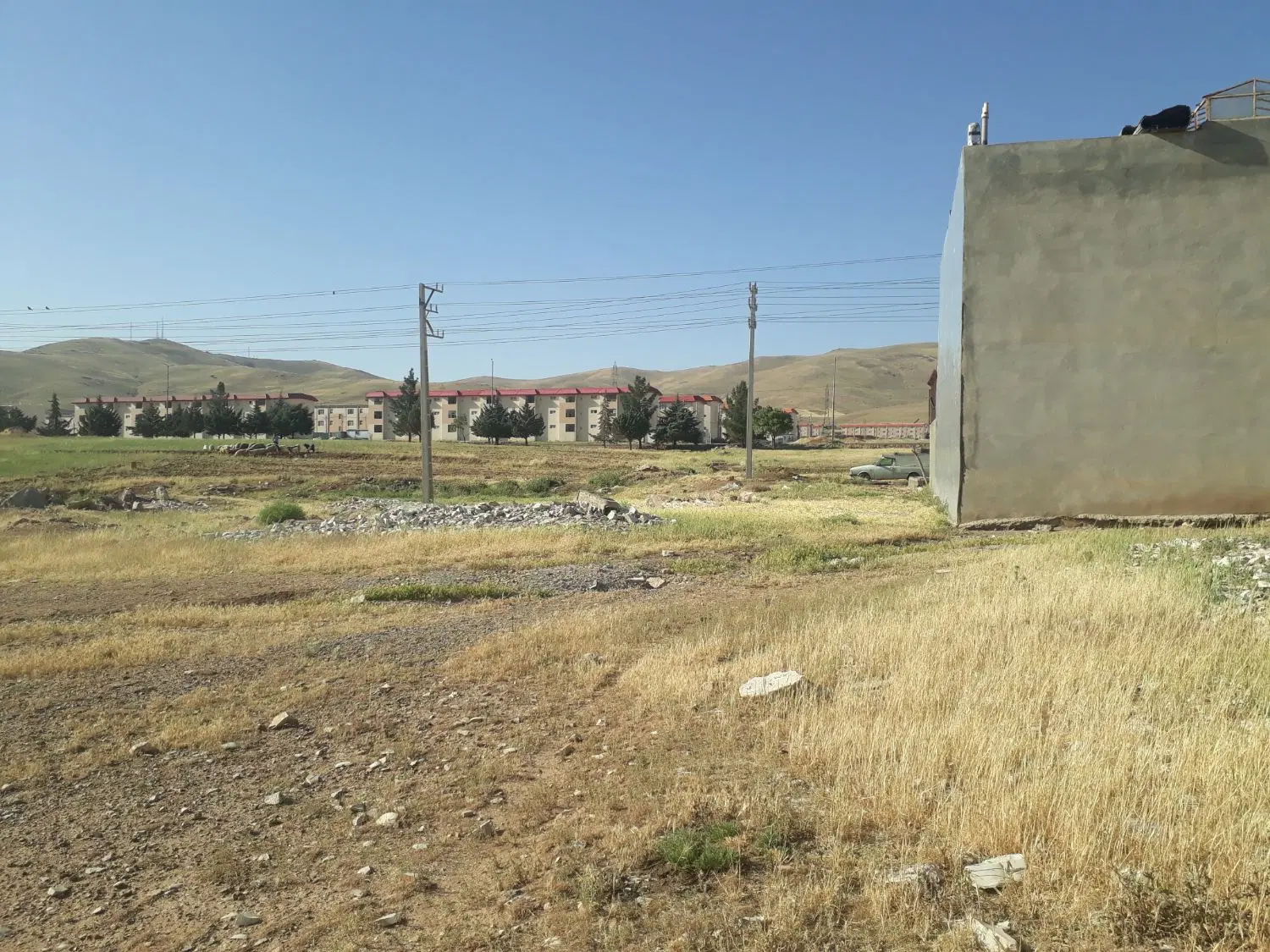 زمین حاجی عزیز