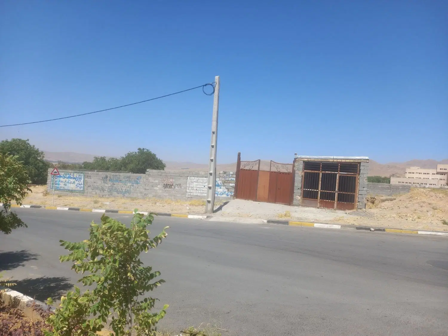 اجاره مغازه بهمراه ۳۶۰ متر انباری