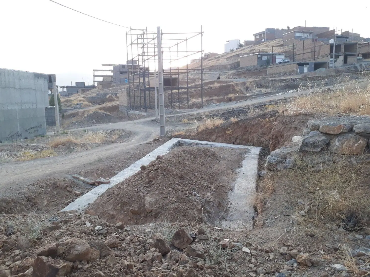 زمین آساوله