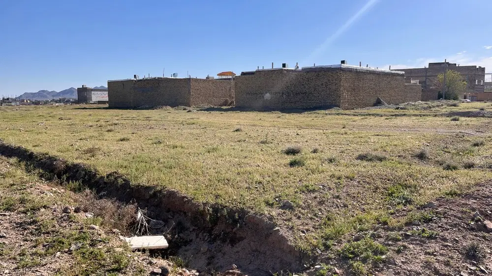 زمین ۲۰۰ متری