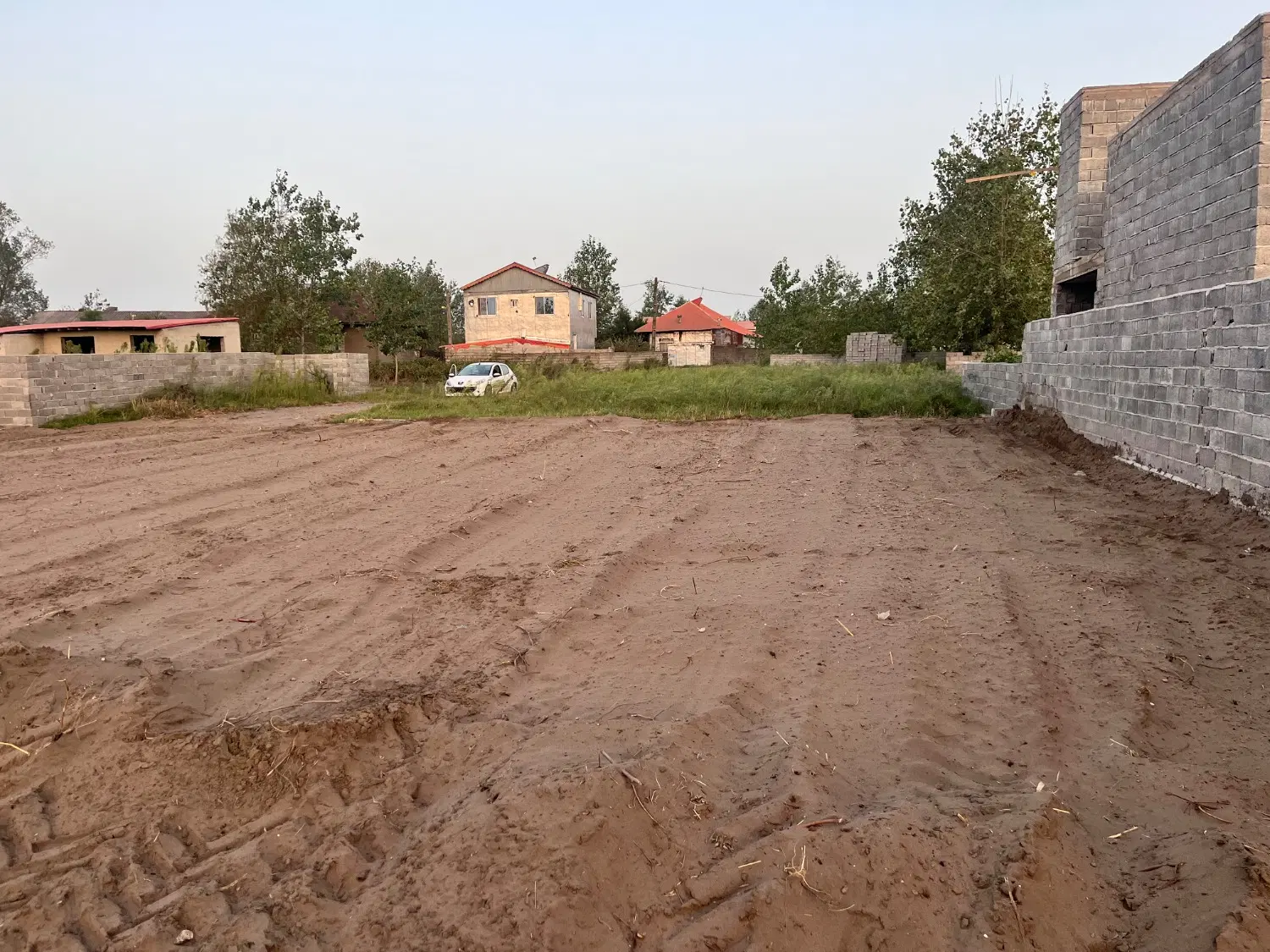 زمین دارای انشعابات آب و برق و گاز