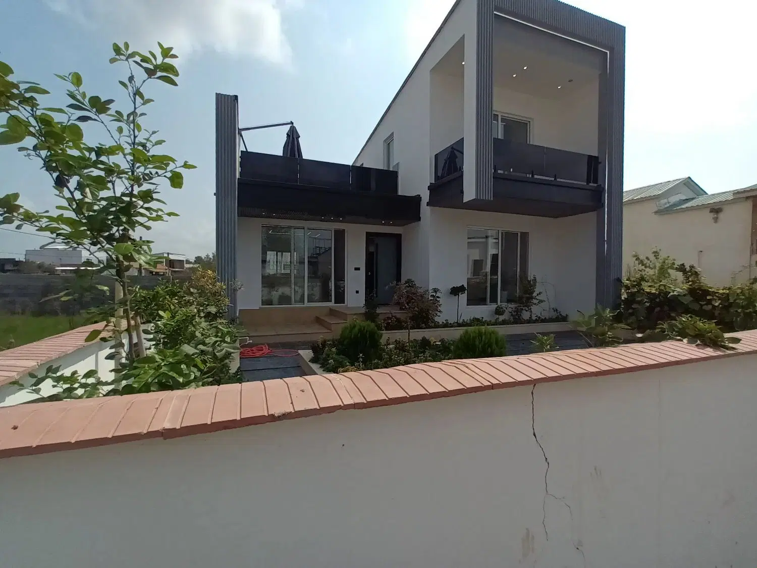 ویلای پیلوت مدرن_ مدارک کامل _مبله  کامل