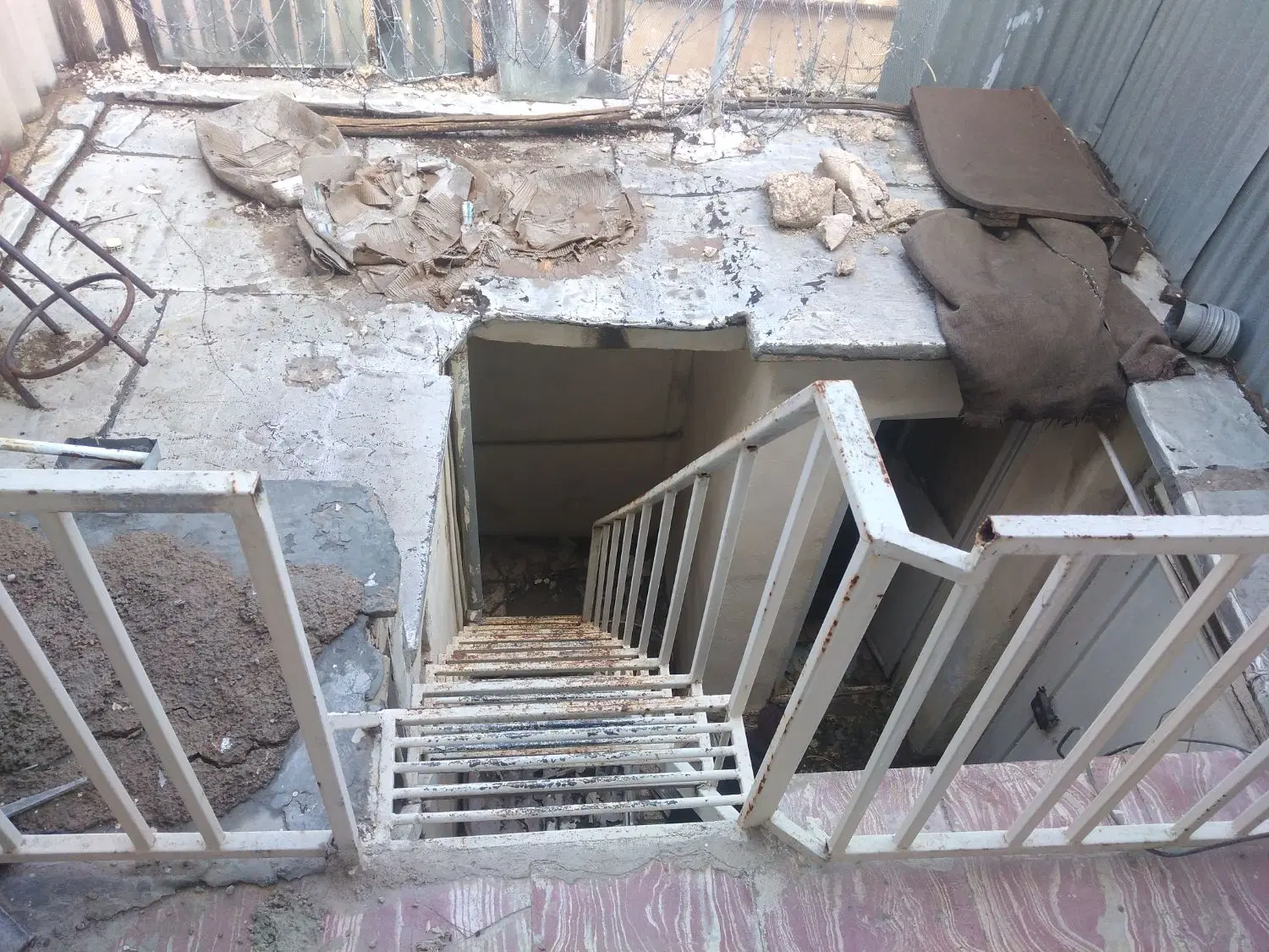 منزل نقلی ۴۰ متری درب شیخ روزبهان سنددار