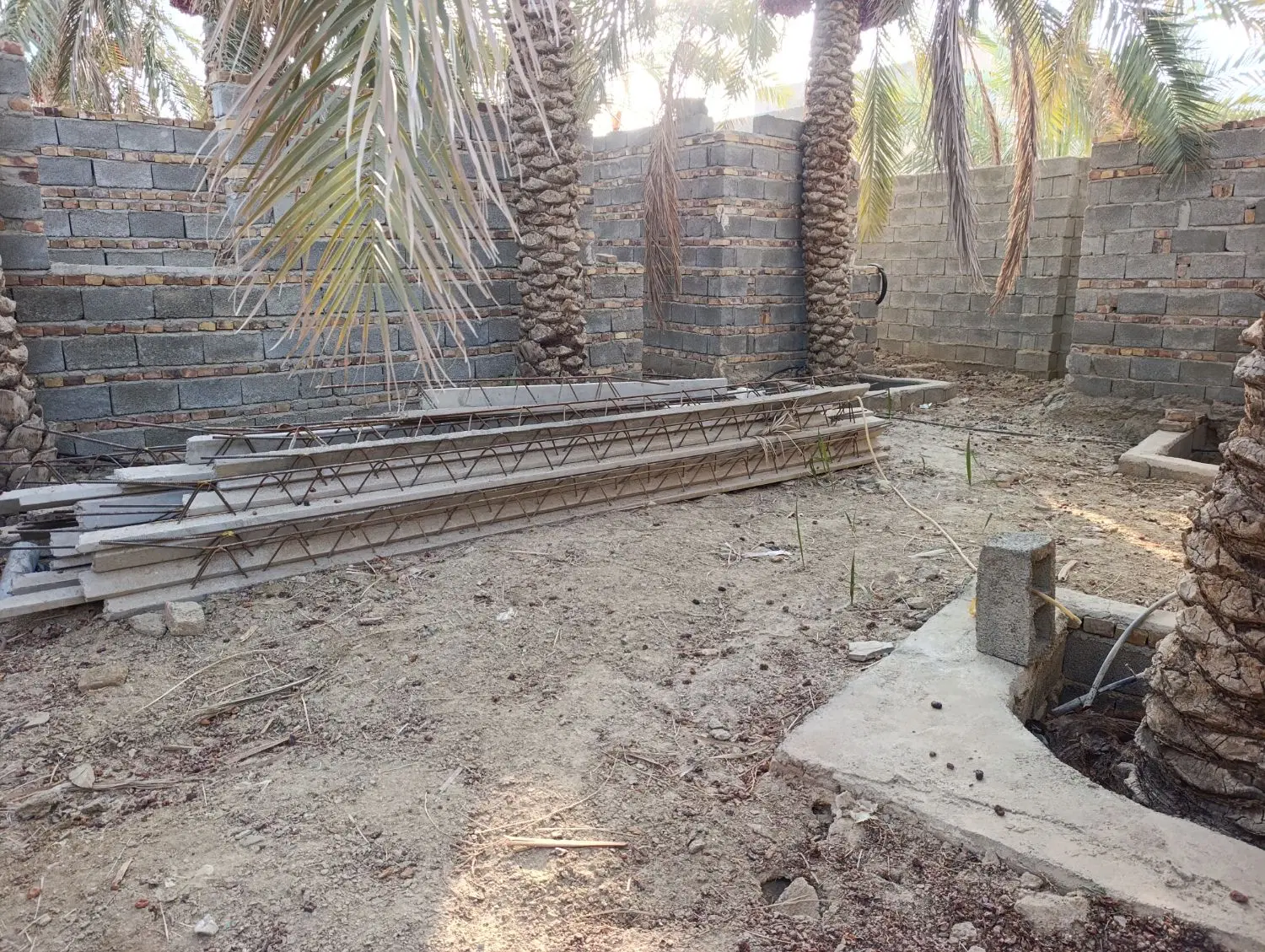 زمین و خونه نیمه کاره ۴۵۰ متری