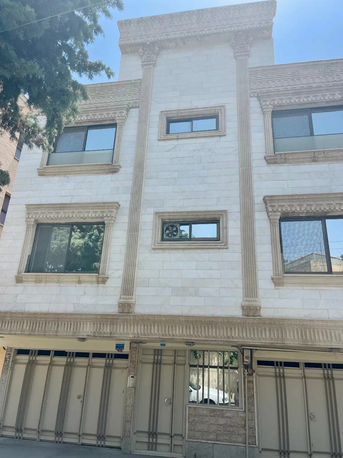 آپارتمان ۱۵۳ متری چهارباغ پایین