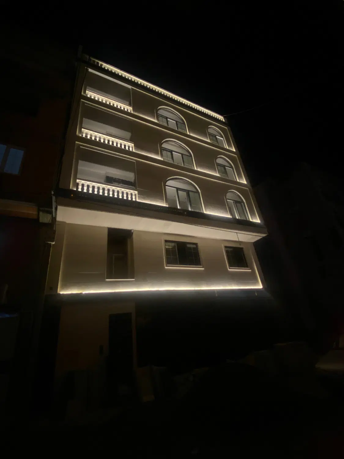 فروش یک واحد مسکونی