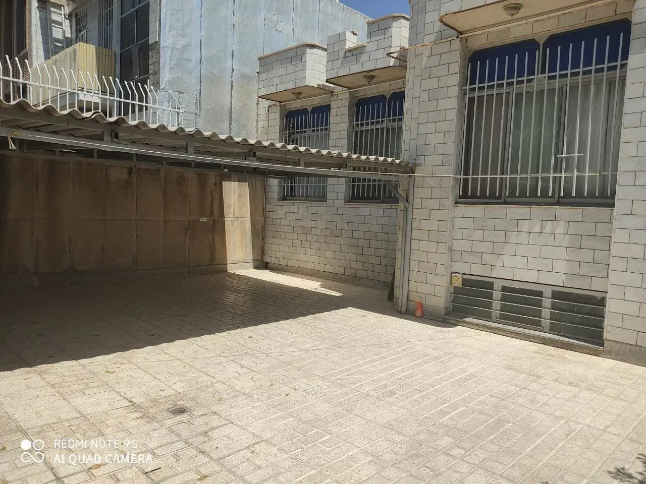 خونه ویلایی ۲۴۰ متری کوی ۱۲۳ بلوار طاقبستان