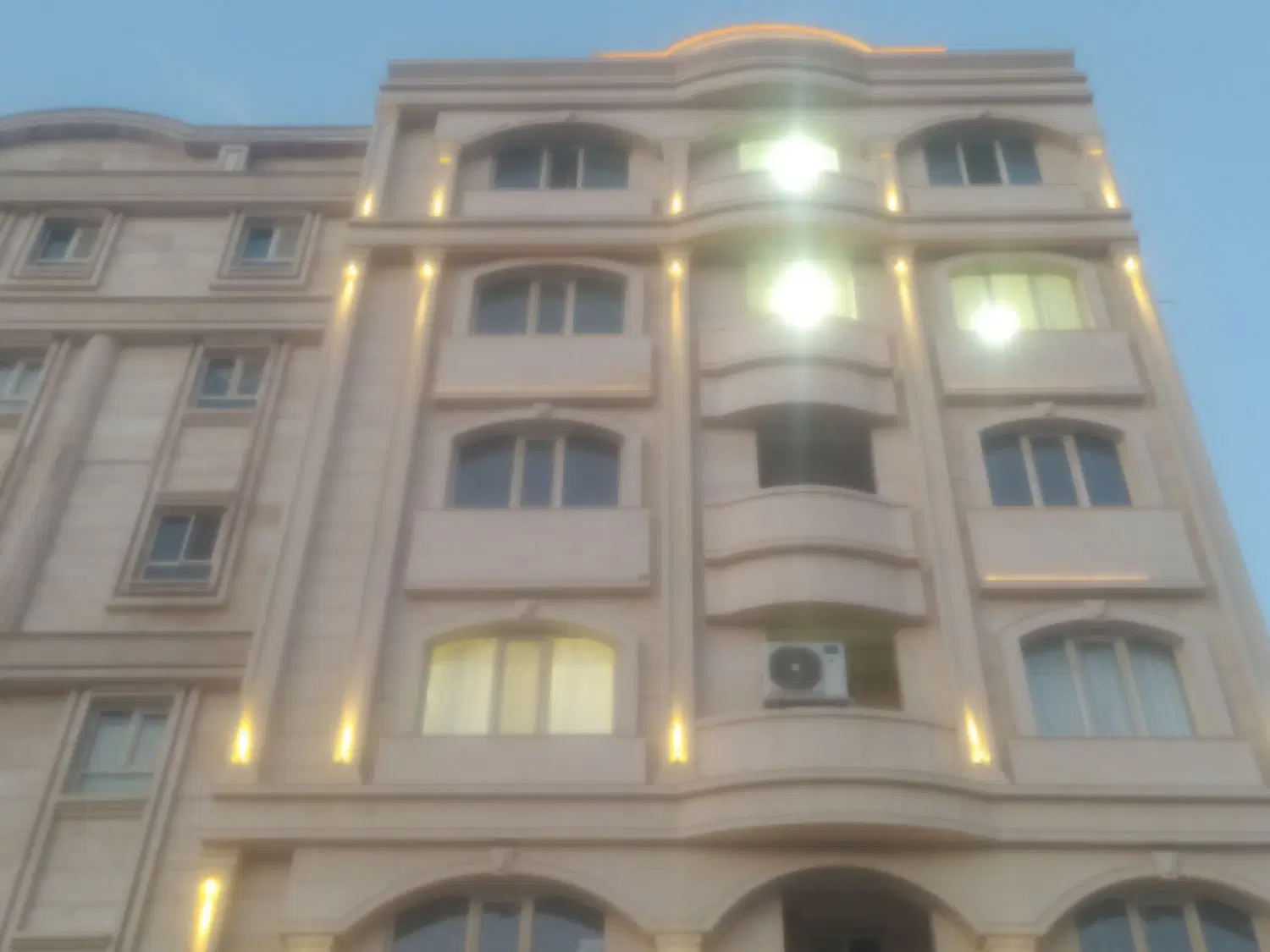 فروش واحد ۱۱۰متری با ۵۰ مترحیاط