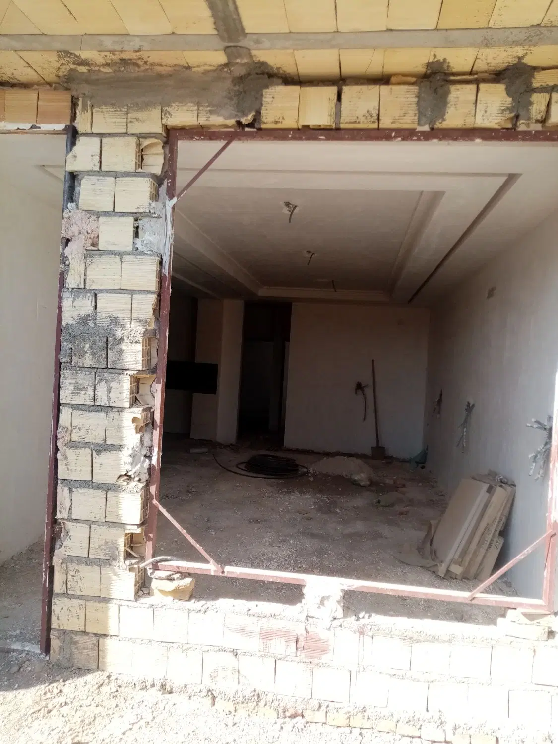 خانه نیمه ساز واقع در بفروییه
