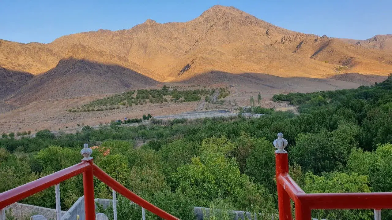 زمین وشنوه ۸۰۰ متر با استخر و سهم آب زیر قیمت فوری