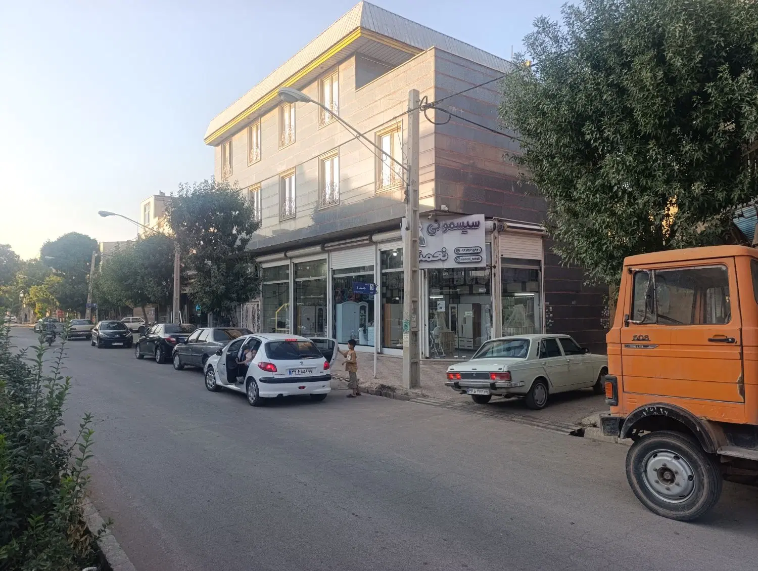 ساختمان مغازه واحد