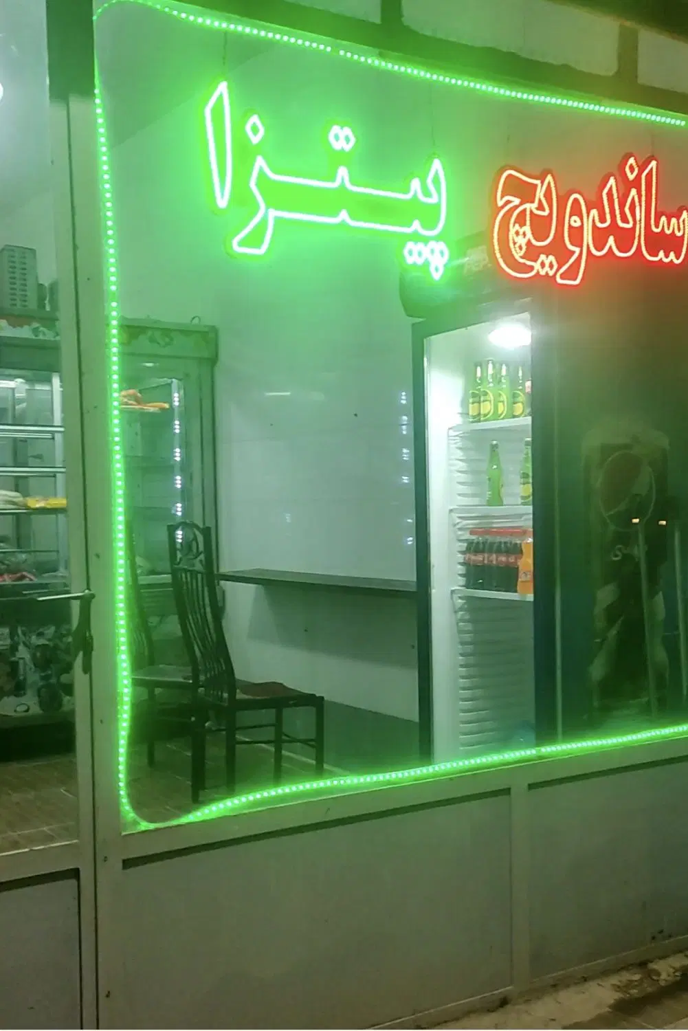 اجاره مغازه پیتزا ساندویچی با تمام وسایل تکمیل