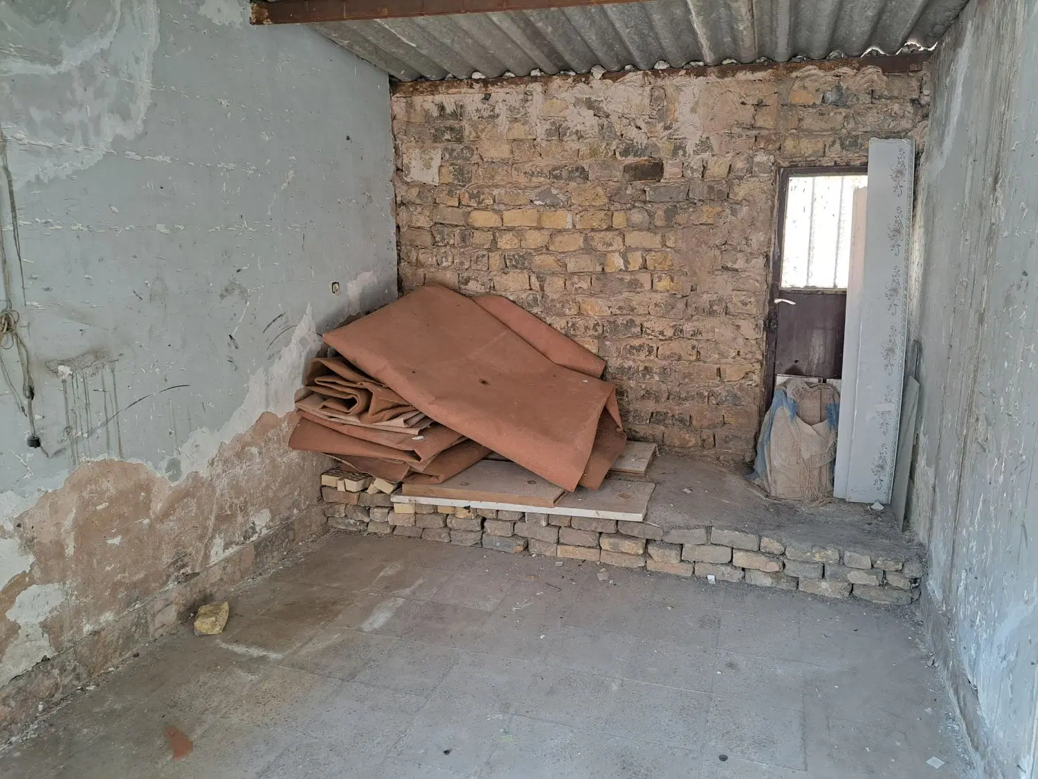 انباری حدود ۲۰متر