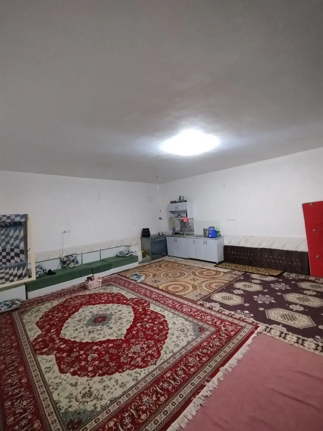 باغ با ساخت نزدیک اصفهان خنک