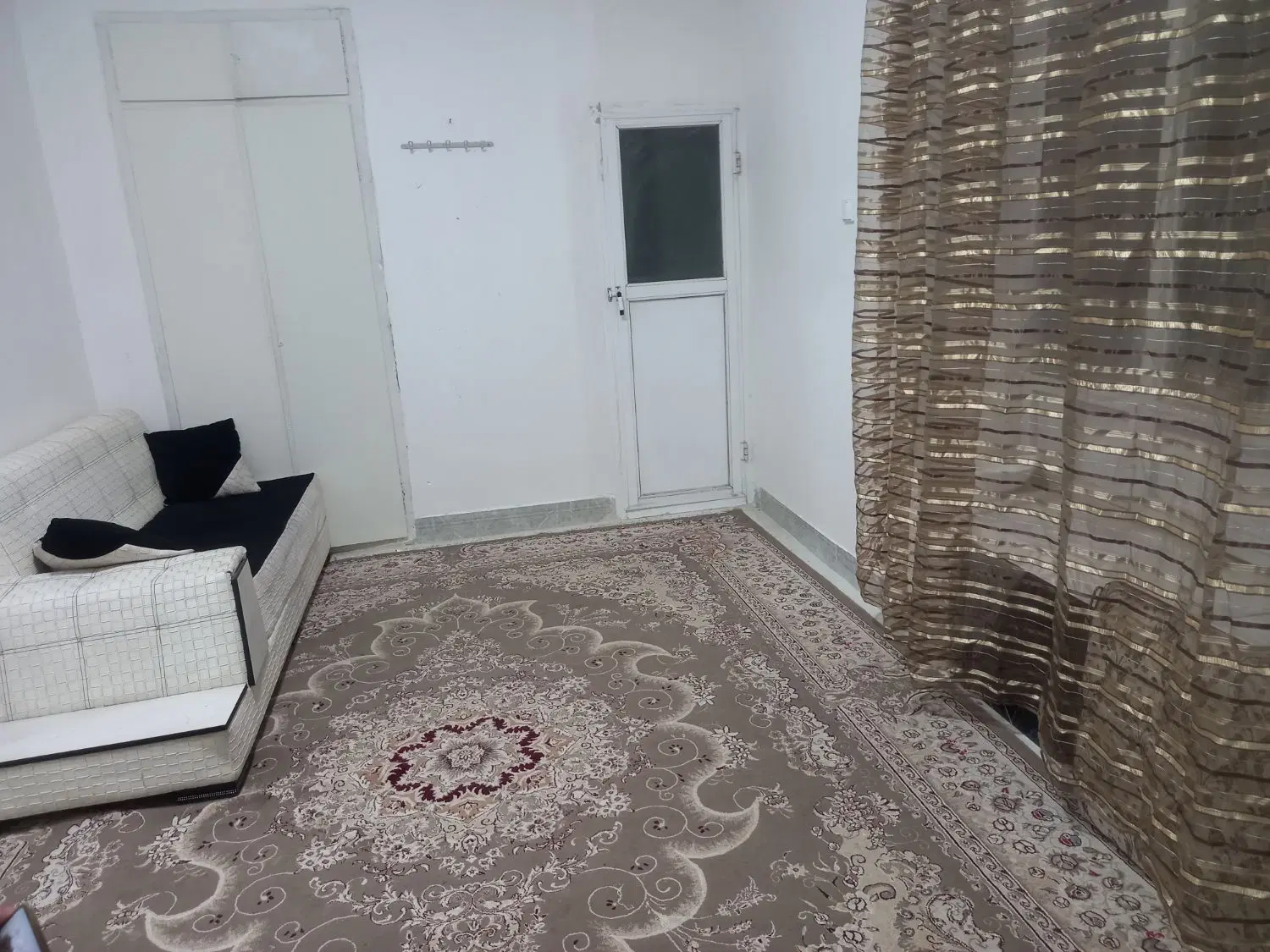 سویت وسط شهر جنب قلعه فلک الافلاک