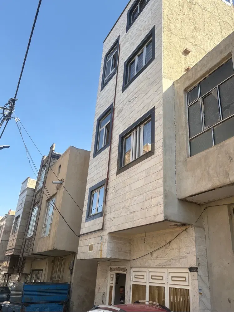 خانه شخصی ساز در خیابان مشروطه