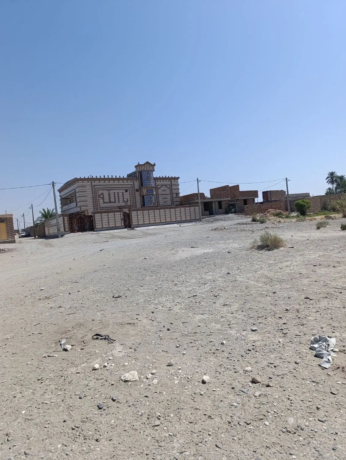 زمین فروشی