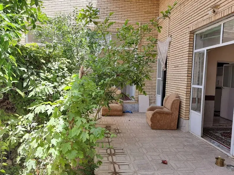 ویلایی ۲۶۰ متر عرض ۱۰.۶۰ معبر ۱۶ متر مناسب ساخت