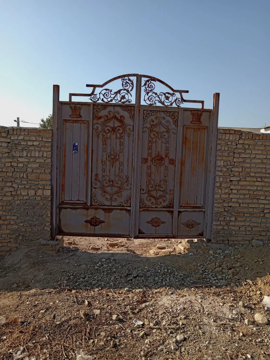 400متر زمین چهاردیواری شده داخل بافت روستای قویینک