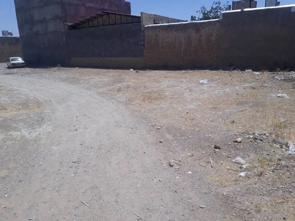 زمین فروش