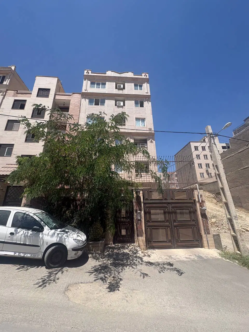 آپارتمان تک واحدی