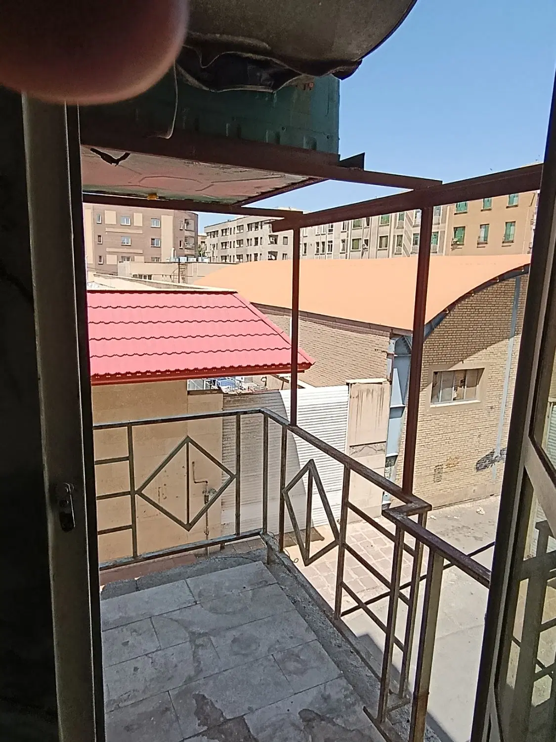 90متری طبقه اول تجاری دو خوابه شیک وباسازی شده