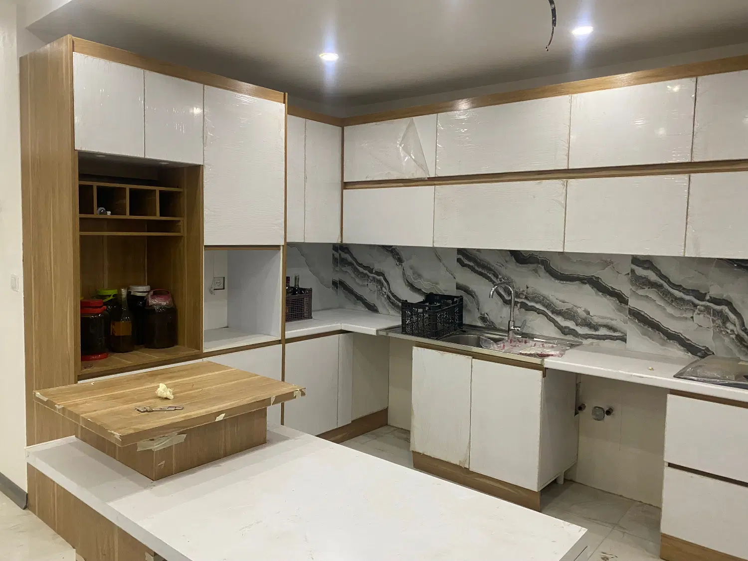رهن ۱۰۰ متری ابتدای صالحیه با پارکینگ