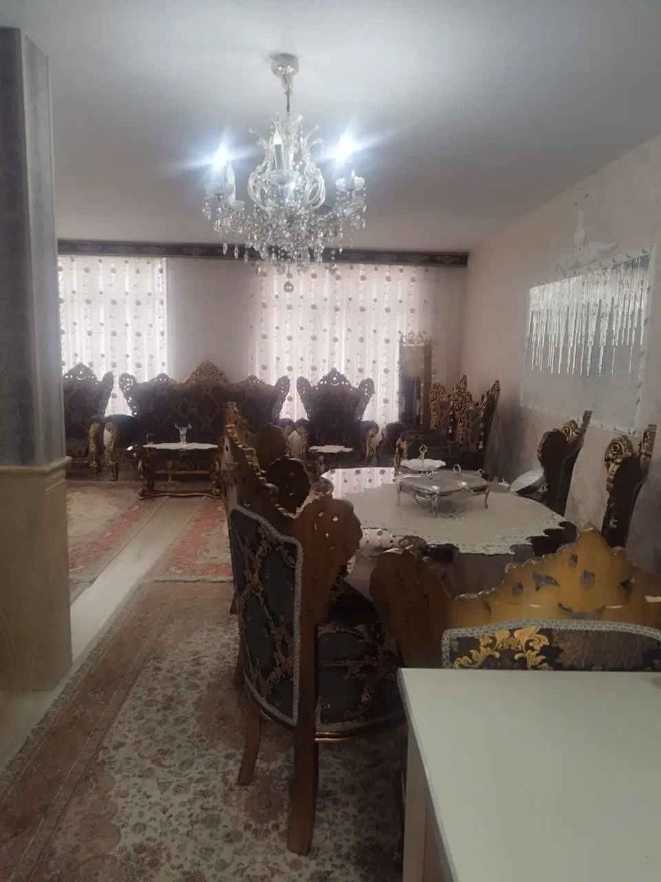 ساختمان سه طبقه