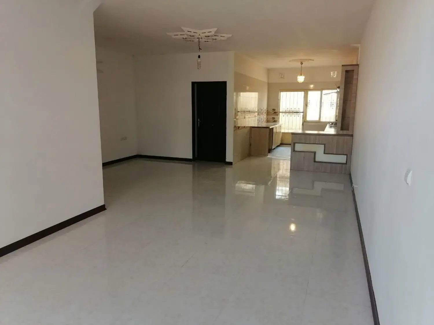 خانه اجاره ای دو طبقه طبقه همکف