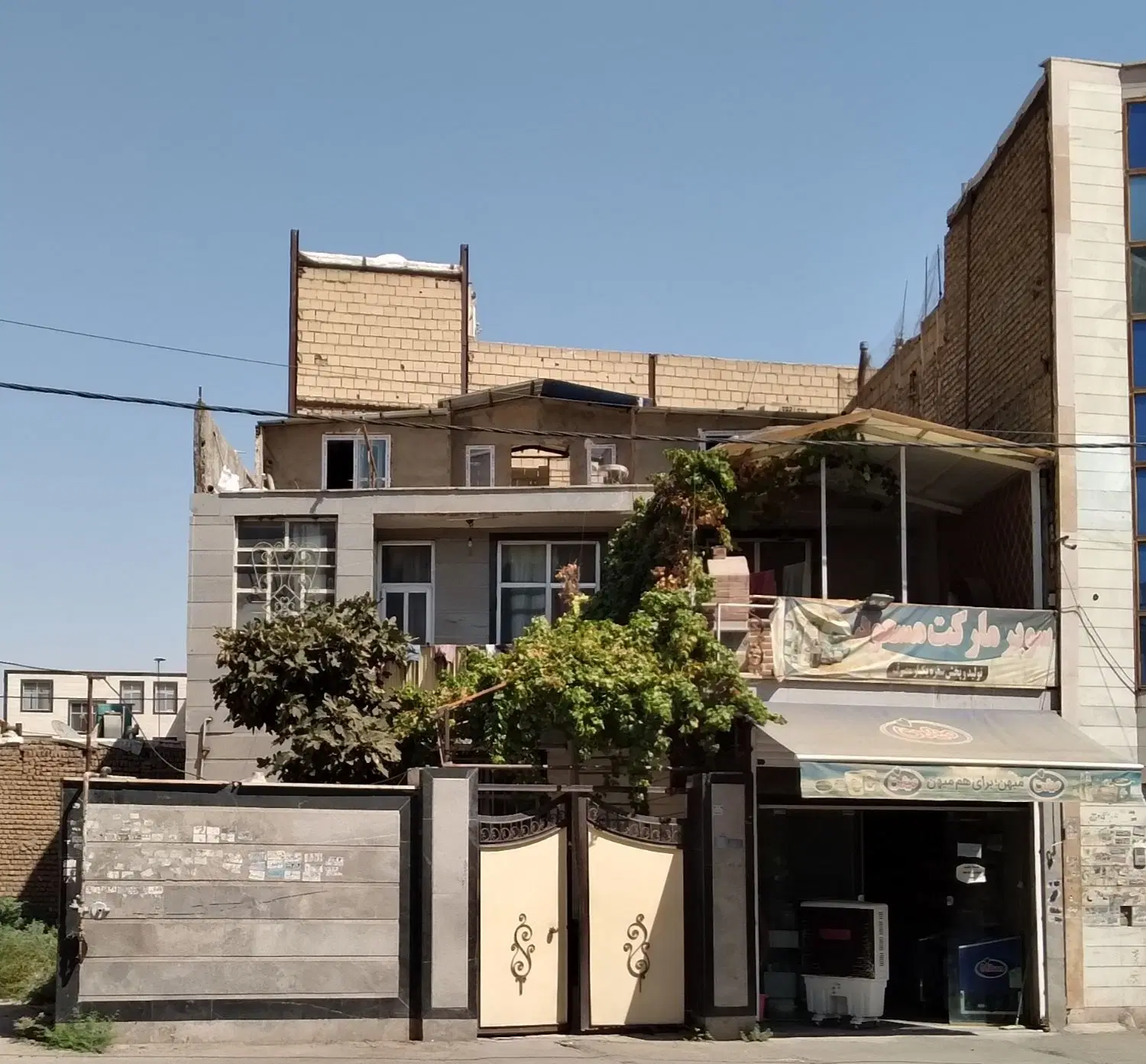 یکباب ساختمان ۲۰۰ماری
