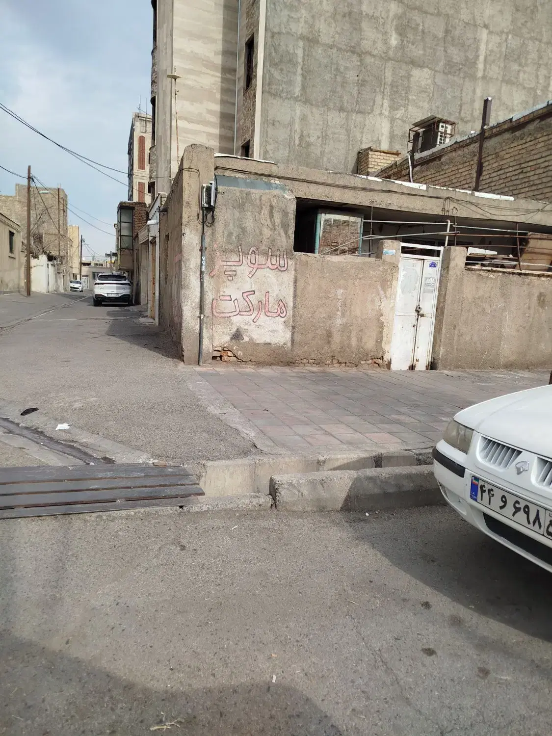 فروش‌۲۰متر سندمشاع دو بر خ ولیعصرغربی تومحورتجاری