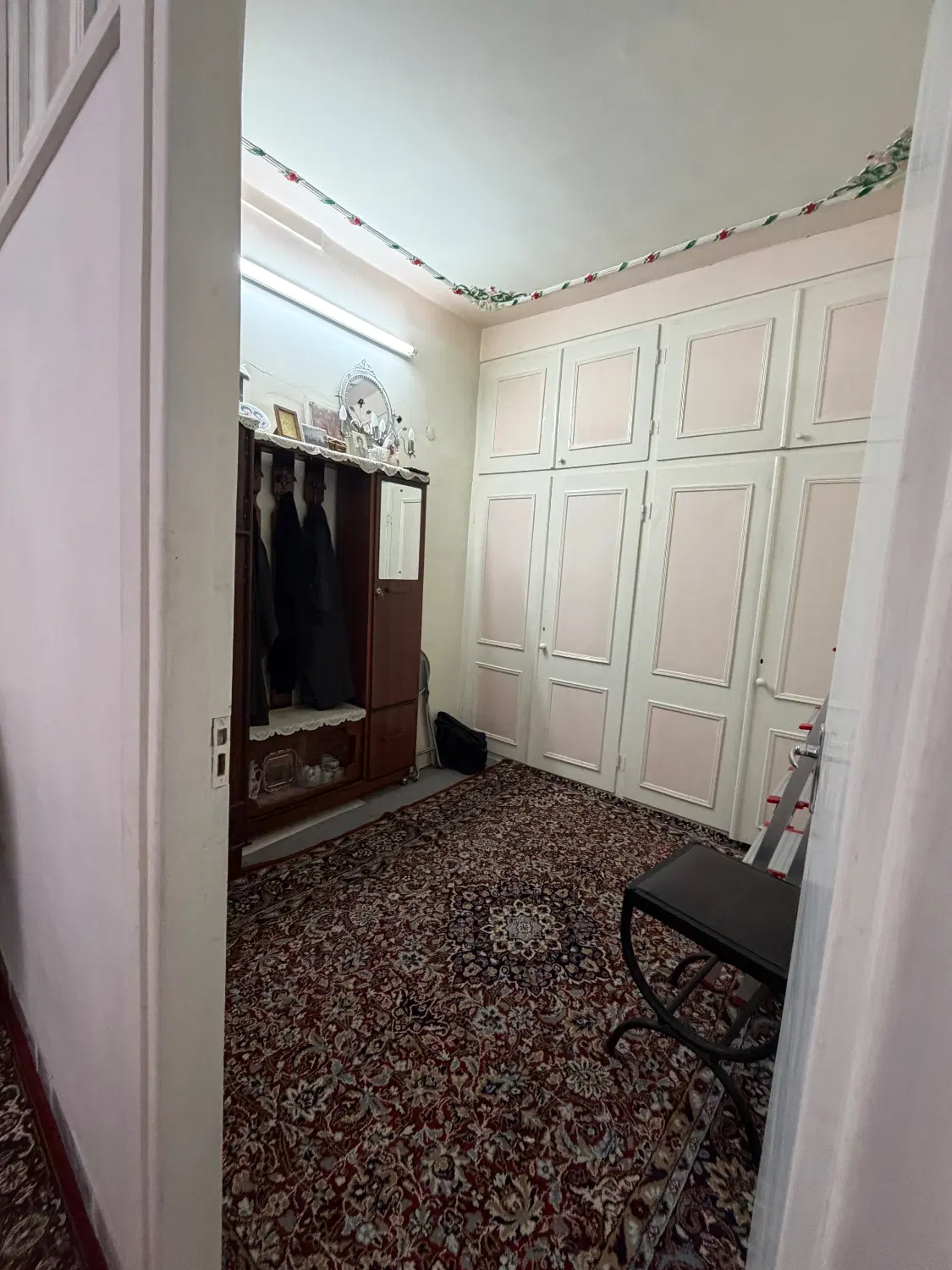 خانه مسکونی و حیاط داز-۱۵۰ متر-سند ۶ دانگ