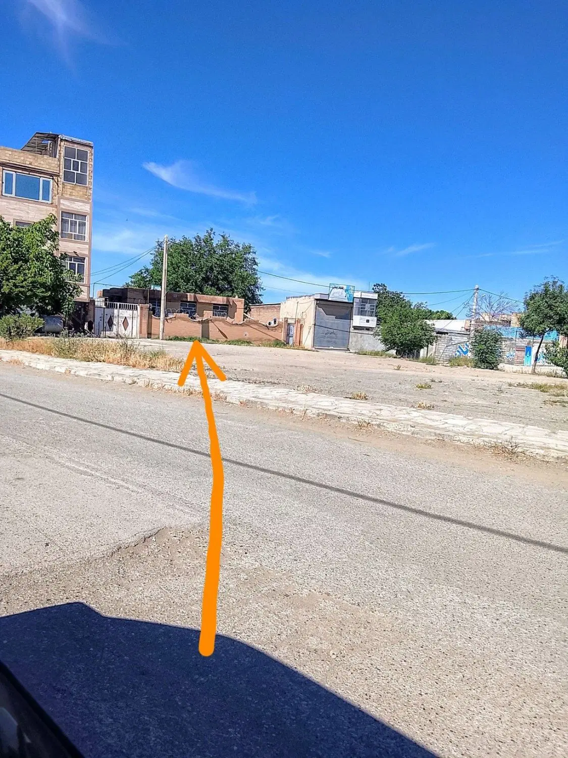 خانه کلنگی بر خیابان کرناچی
