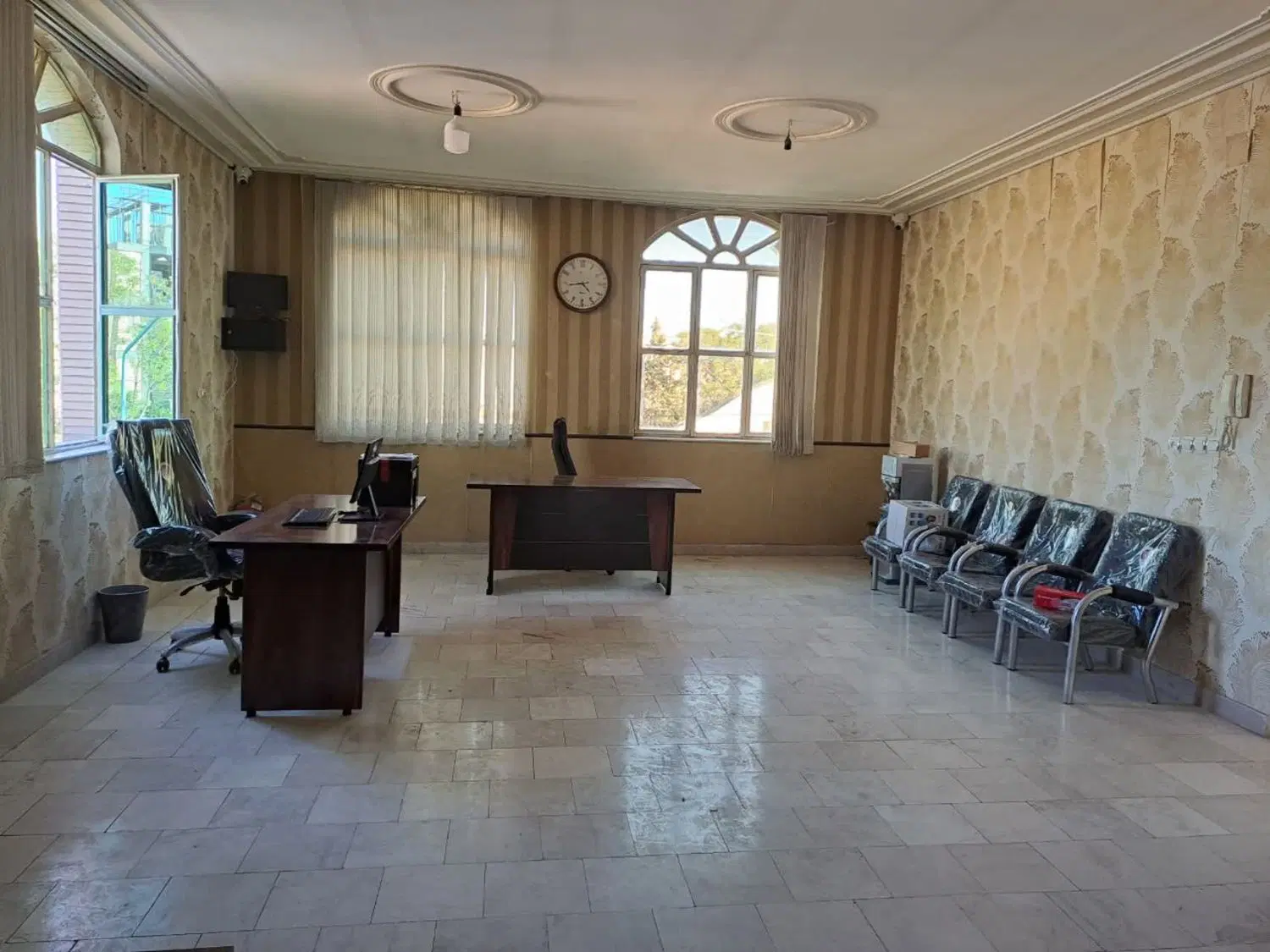 واحد ۱۱۰متری اداری بر خیابان