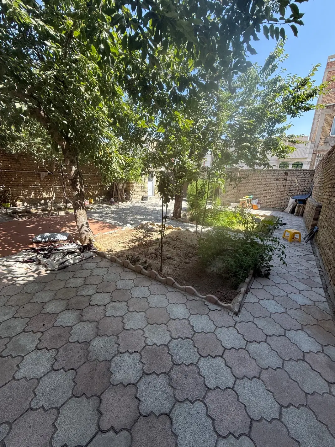 حیاط ویلایی قابل نشیمن یاسر سلطانی