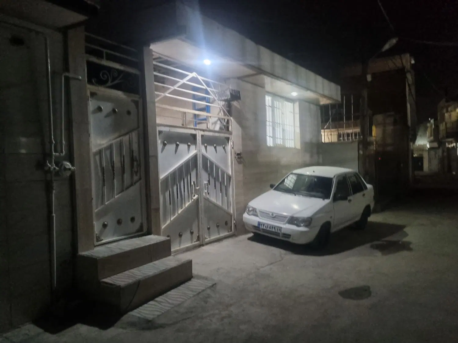 خانه ۸۵ متری حکمت آباد