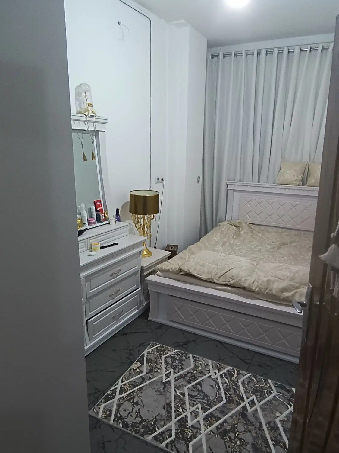 آپارتمان 90متری شیک تمیز
