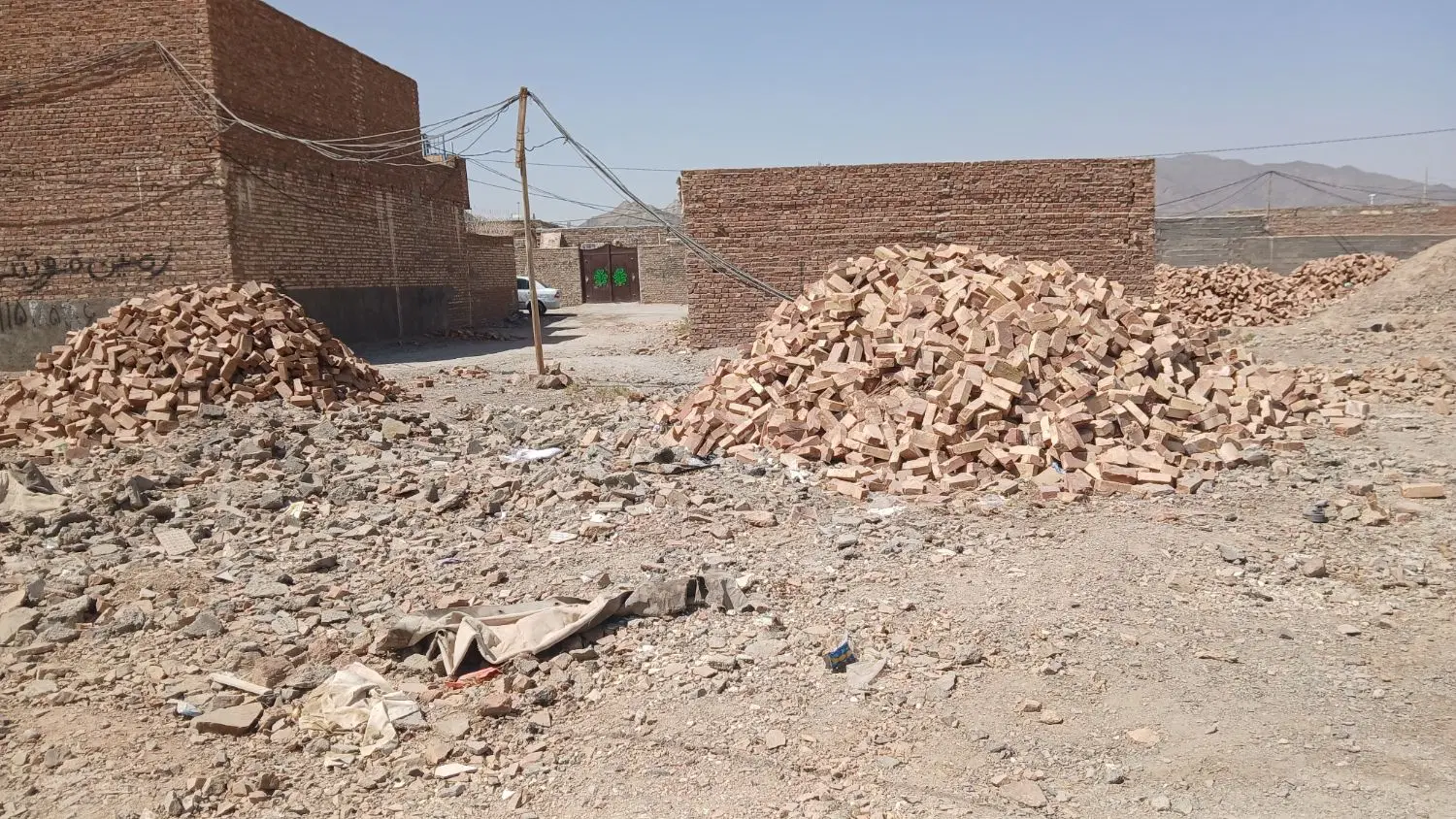 فروش زمین بین سیادک و غدیر شهر موتور حاجی ستار
