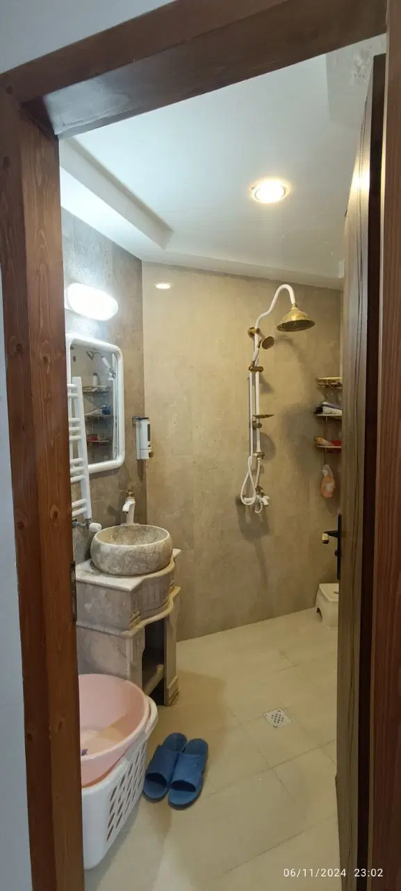 واحد مسکونی بزرگ معاوضه با کاشمر