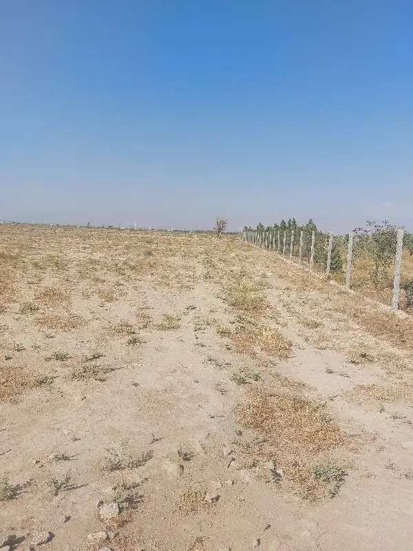 زمین ۱۵۰۰ متری با آب هفتگی