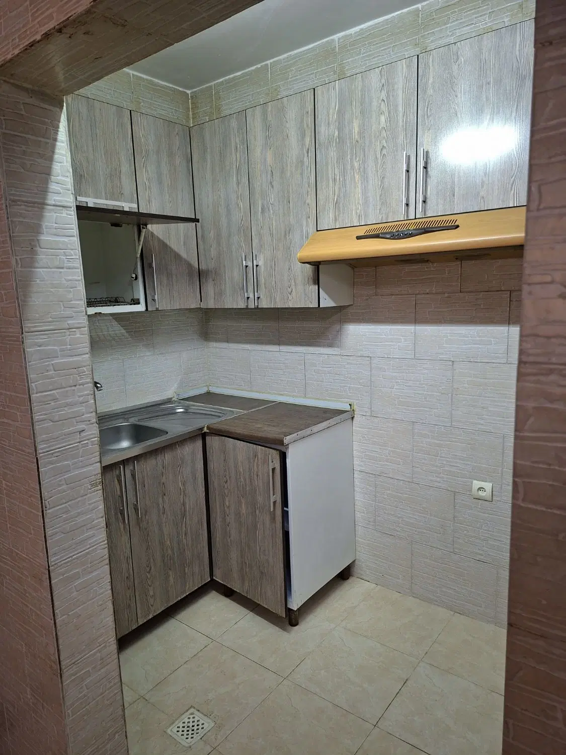 اجاره واحد مسکونی ۱۴۰ متر خ آیت اله یثربی(راه آهن)