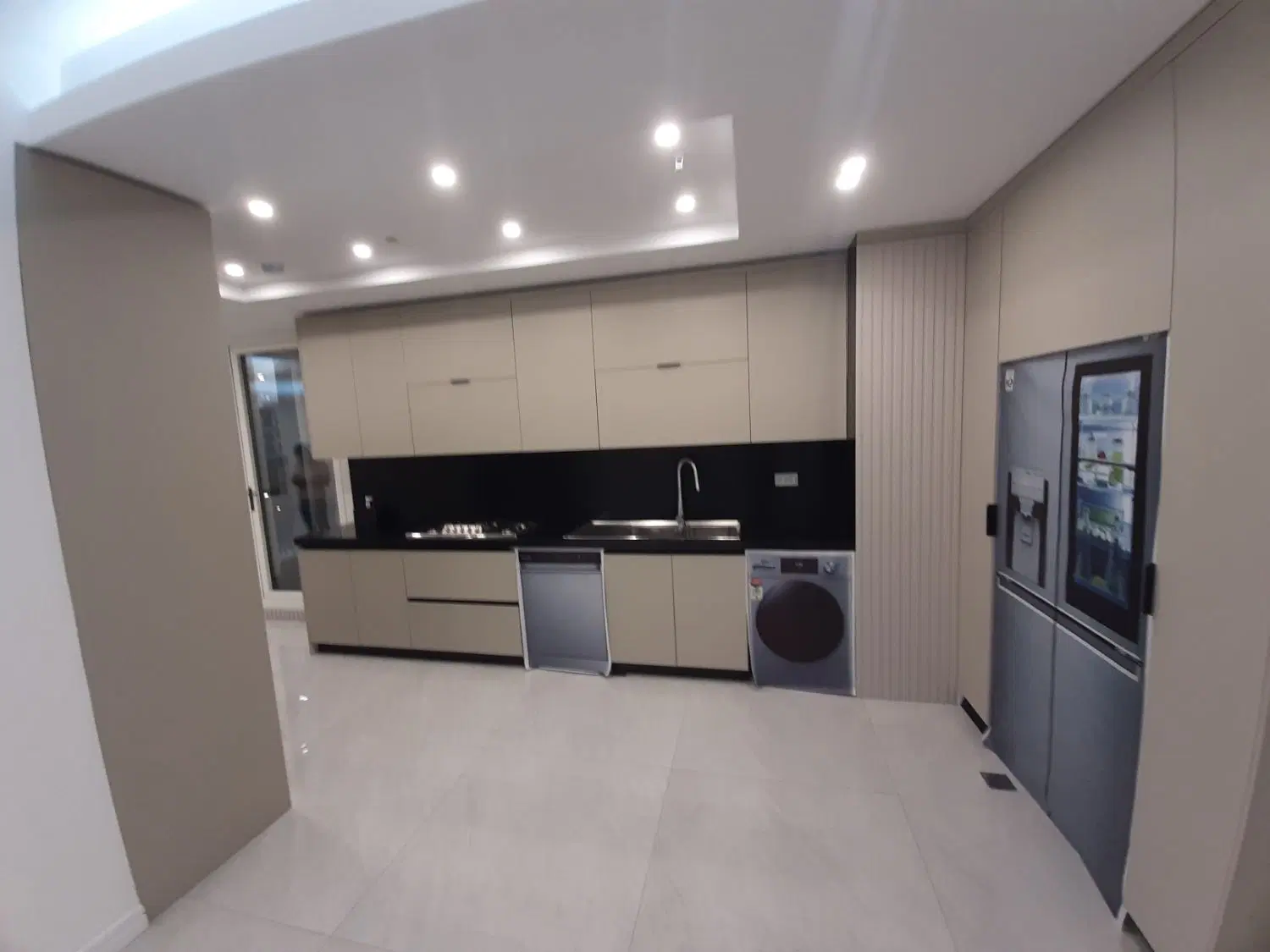 ۱۳۸متر نوساز_ تاپ لوکیشن_ برج باغ_ عدل