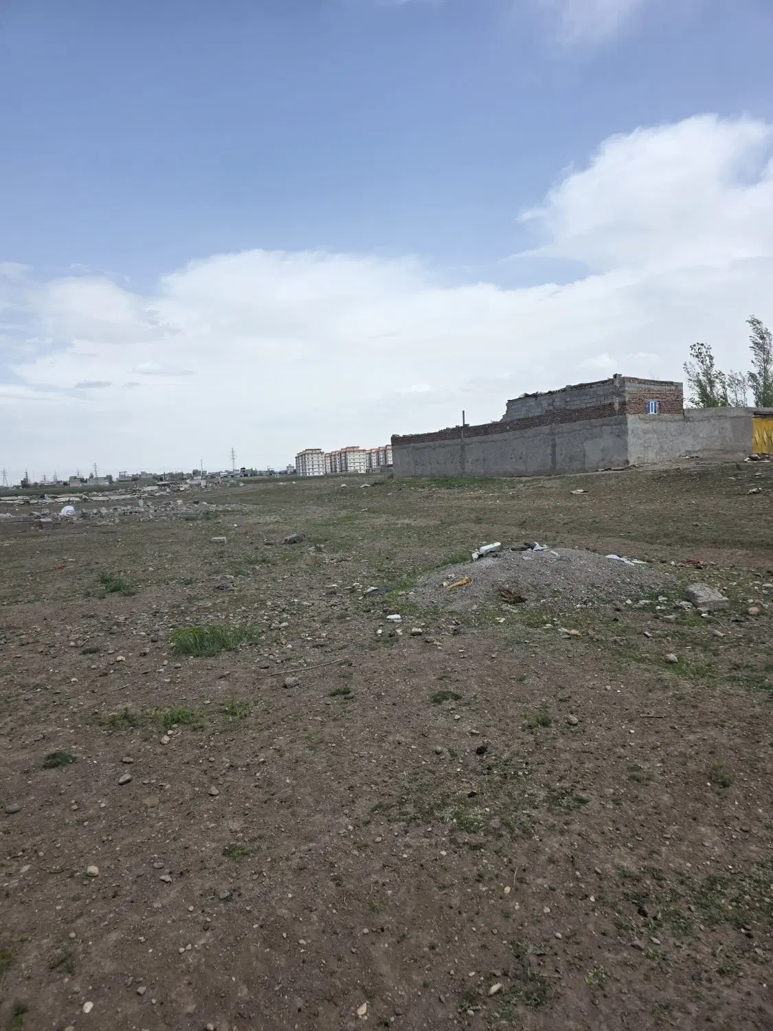 زمین آخر میراشرف روبه روی قبرستان راه اردی خاکی