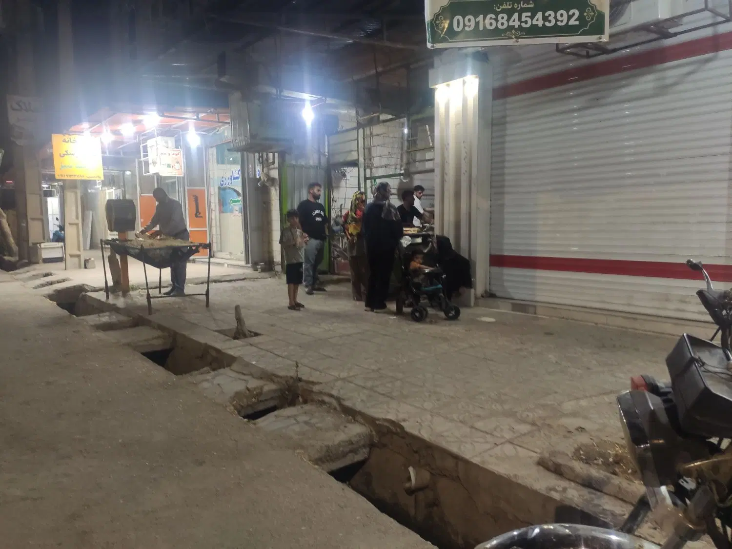 یک باب مغازه ۳۵ متری رهن و اجاره داده می شود